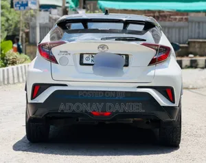 Toyota C-HR XLE Prermium FWD (2.0L 4cyl 2AM) 2018 White