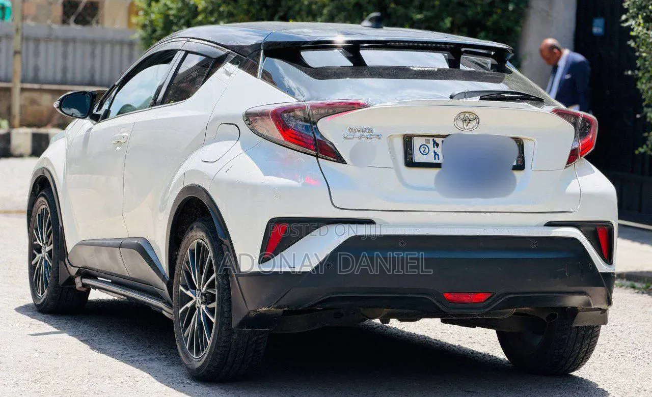 Toyota C-HR XLE Prermium FWD (2.0L 4cyl 2AM) 2018 White
