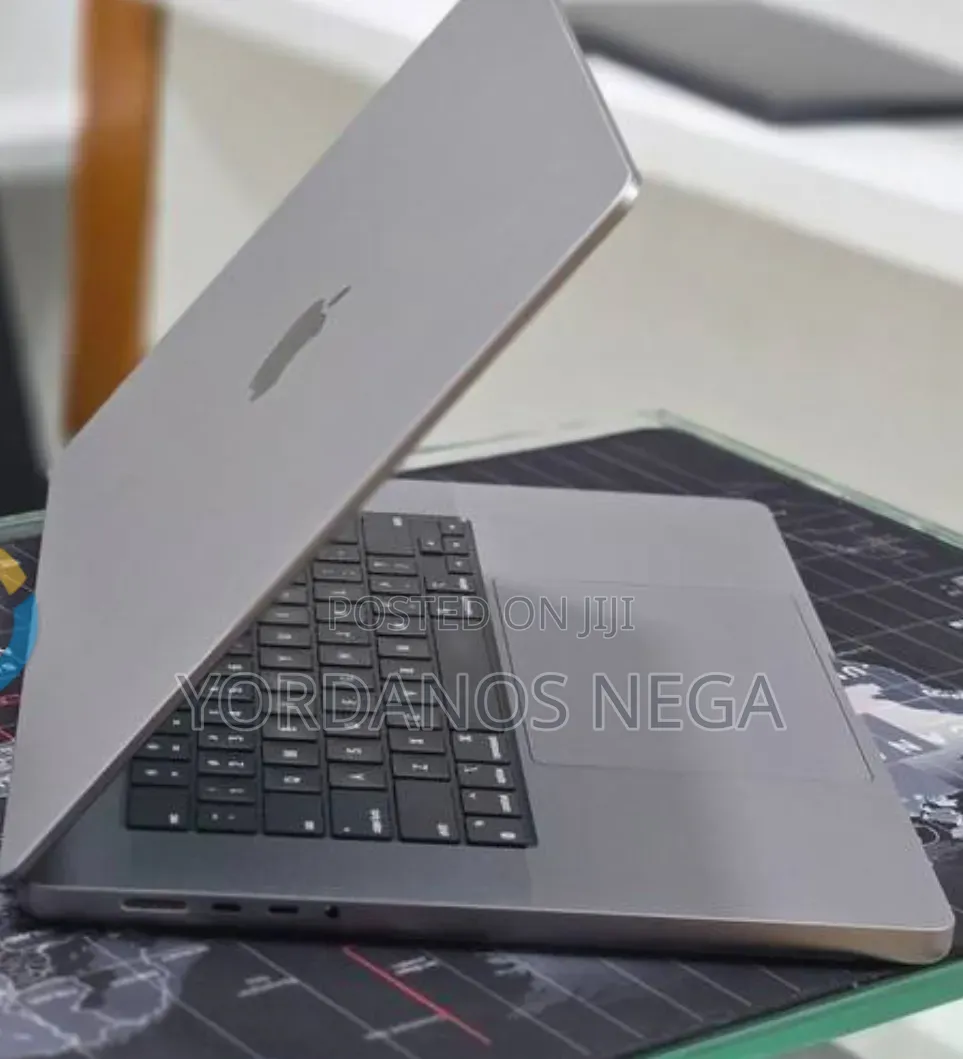 New Laptop Apple MacBook Pro 2023 M2 16GB Apple M2 Ultra SSD 512GB