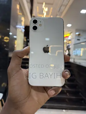 New Apple iPhone 11 64 GB White