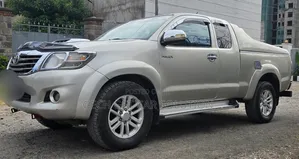 Toyota Hilux 2013 Gold