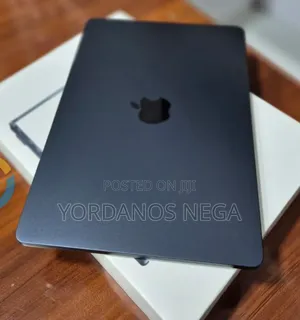 New Laptop Apple MacBook Air 2022 M2 8GB Apple M2 SSD 256GB