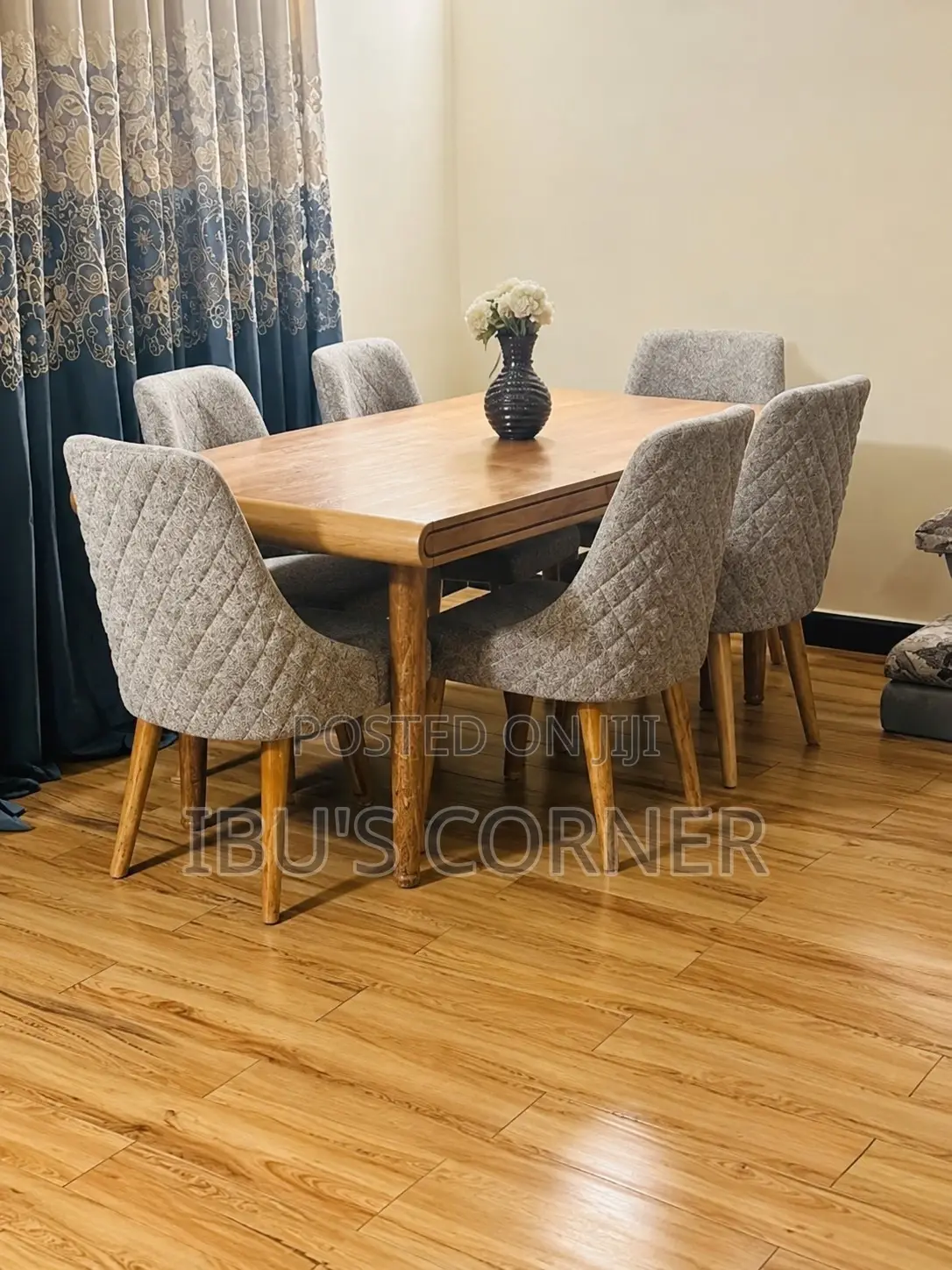 Dinning Table With Chairs