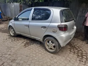 Toyota Vitz 1999 Silver