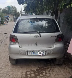 Toyota Vitz 1999 Silver