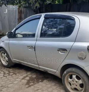 Toyota Vitz 1999 Silver