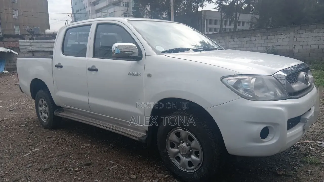Toyota Hilux 2010 White