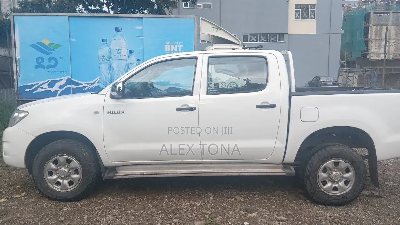Toyota Hilux 2010 White