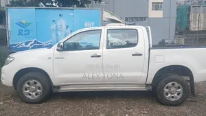 Toyota Hilux 2010 White