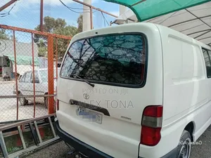 Toyota HiAce 2007 White