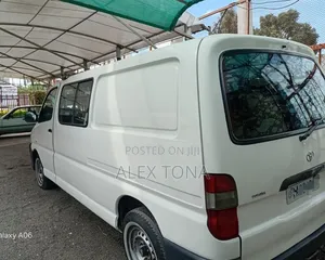 Toyota HiAce 2007 White