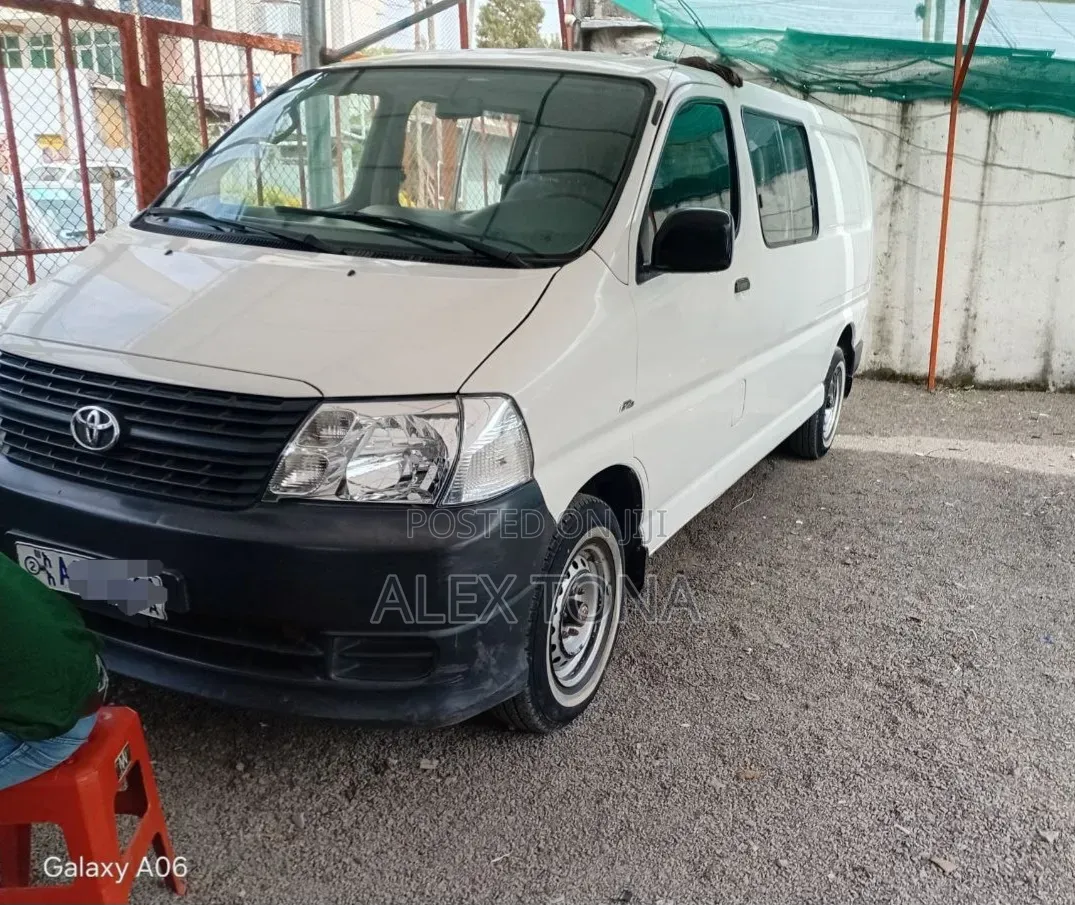 Toyota HiAce 2007 White