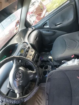 Toyota Yaris 2004 Silver