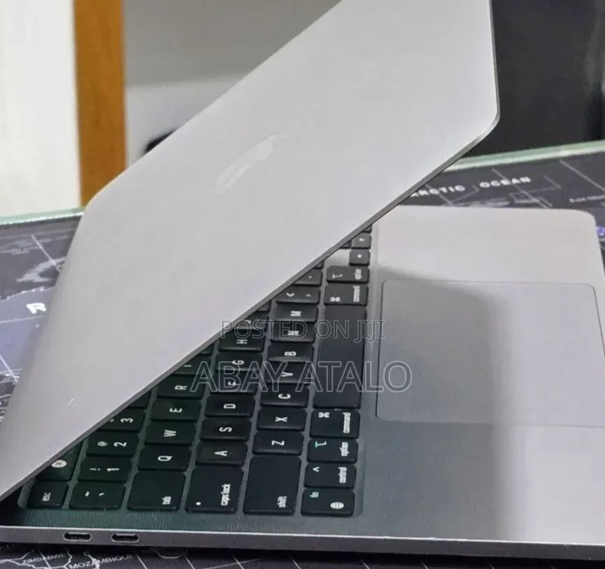 New Laptop Apple MacBook Air 2022 M2 16GB Apple M3 Pro SSD 256GB