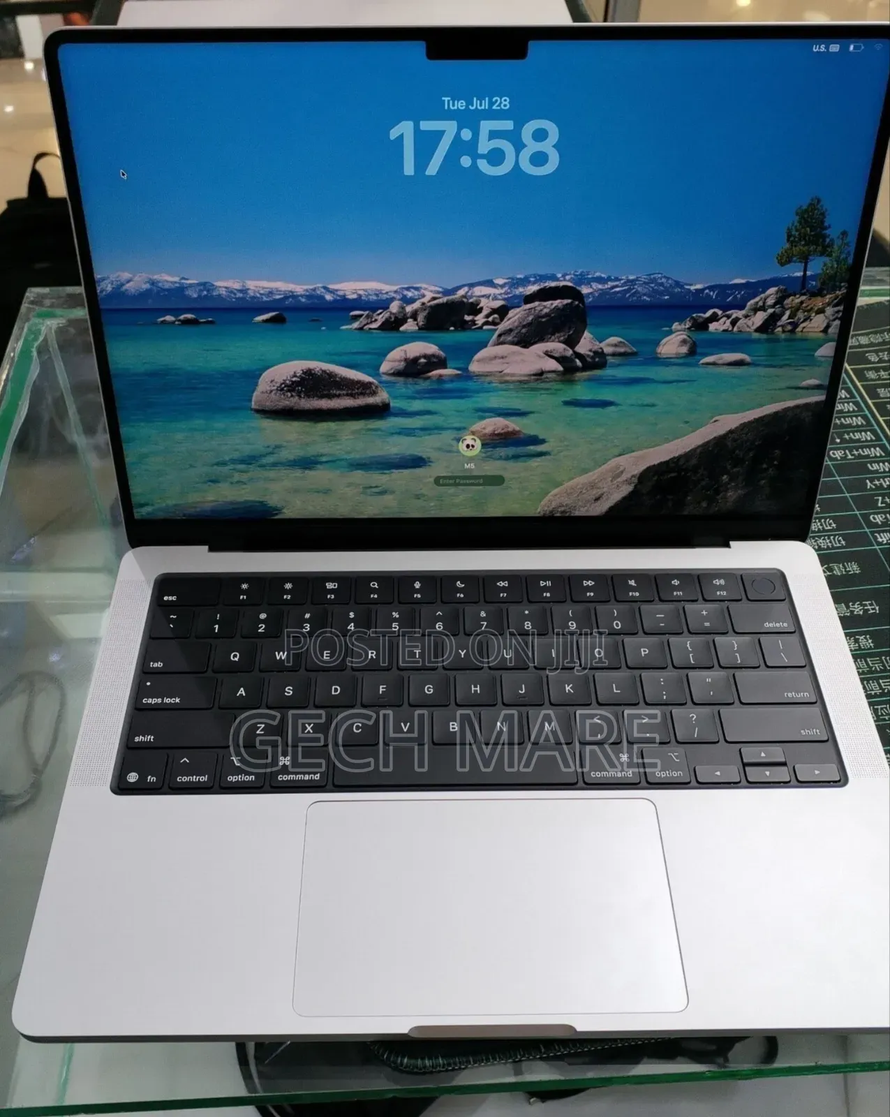 New Laptop Apple MacBook Pro 2025 M5 16GB Apple M5 Pro SSD 512GB