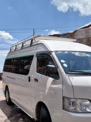 Toyota HiAce 2017 White