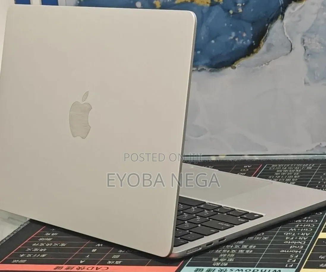 Laptop Apple MacBook Air 2022 M2 8GB Apple M2 SSD 256GB
