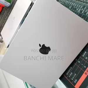 New Laptop Apple MacBook Pro 2025 M5 16GB Apple M5 SSD 512GB