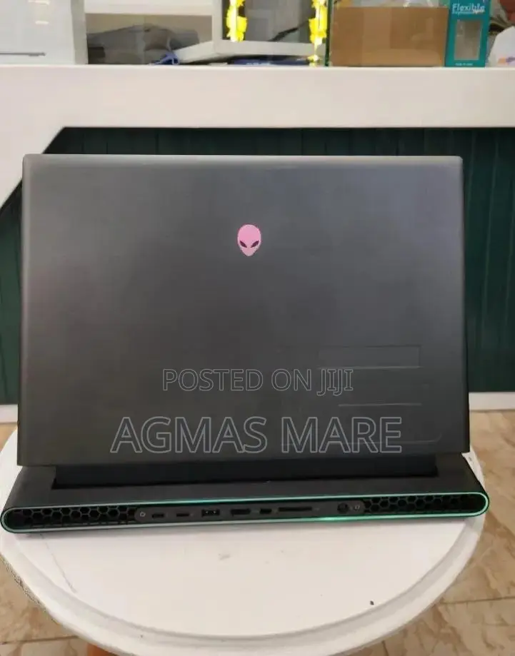New Laptop Alienware M16 R1 16GB AMD Ryzen 9 SSD 1T