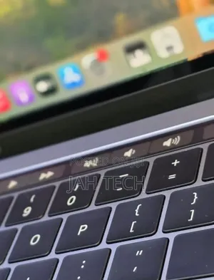 New Laptop Apple MacBook Pro 2019 16GB Intel Core i5 SSD 512GB