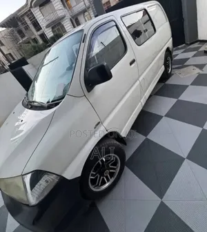 Toyota Grand HiAce 2002 White