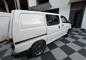 Toyota Grand HiAce 2002 White