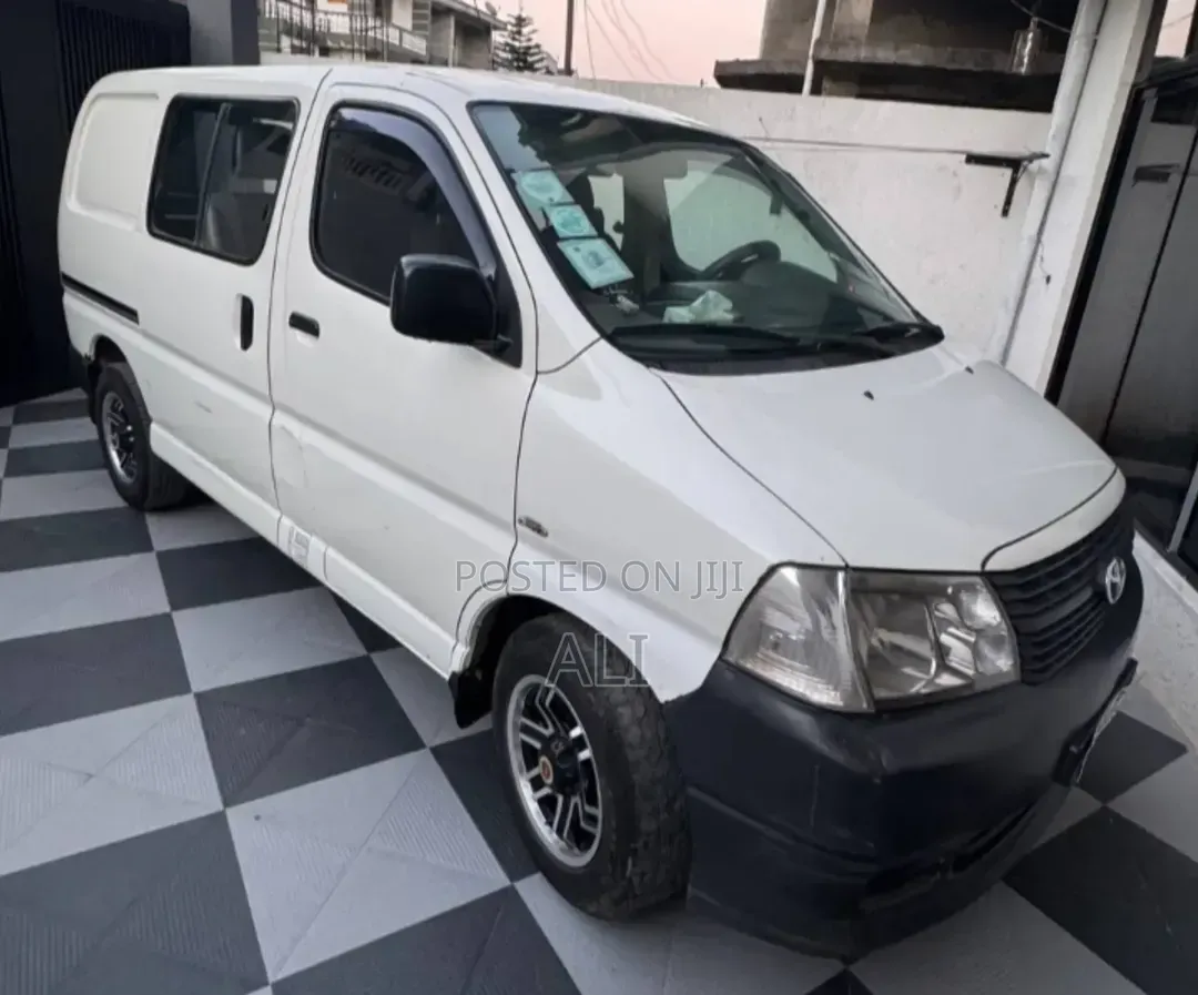Toyota Grand HiAce 2002 White