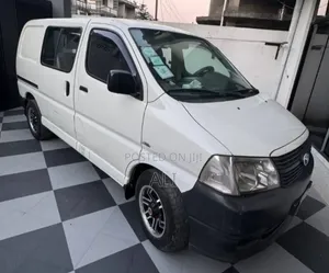 Toyota Grand HiAce 2002 White