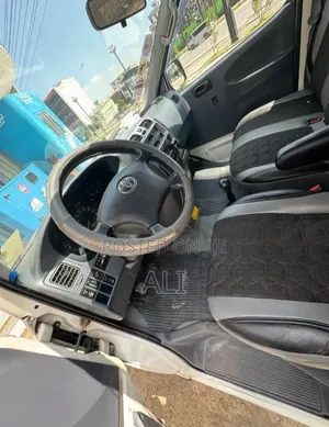 Toyota Grand HiAce 2002 White