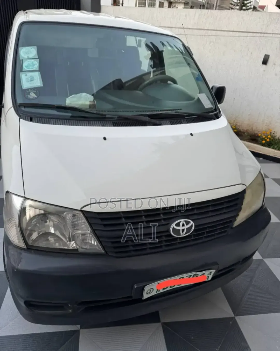 Toyota Grand HiAce 2002 White