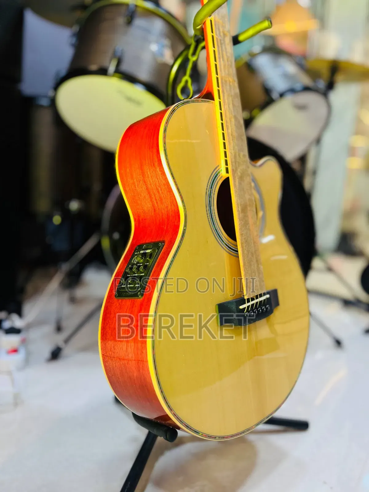 Lucky Star Acoustic Guitar ጊታር