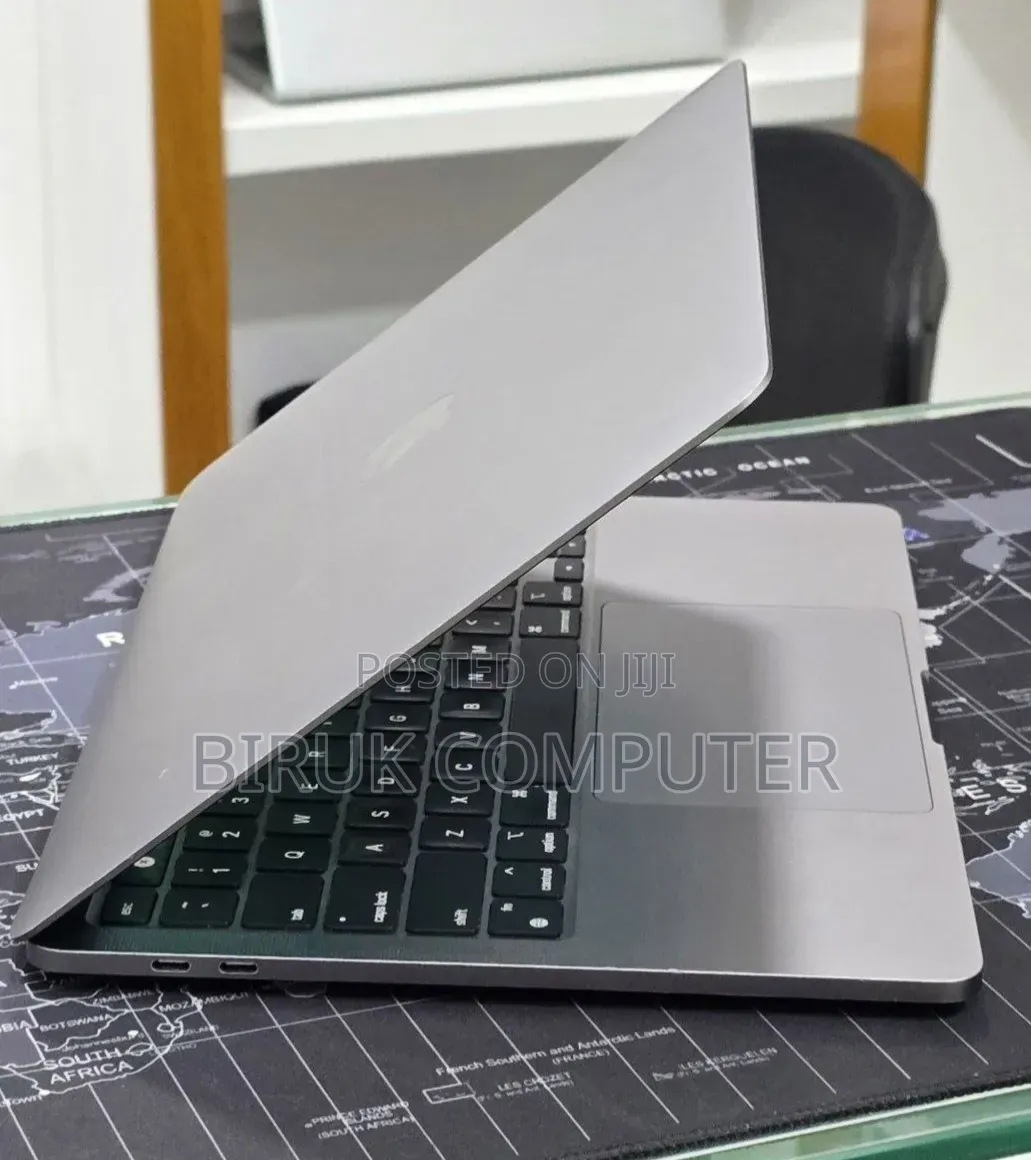New Laptop Apple MacBook Pro 2022 M2 16GB Apple M2 SSD 256GB