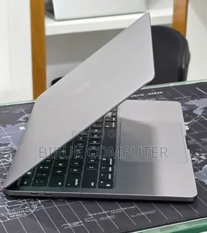 New Laptop Apple MacBook Pro 2022 M2 16GB Apple M2 SSD 256GB