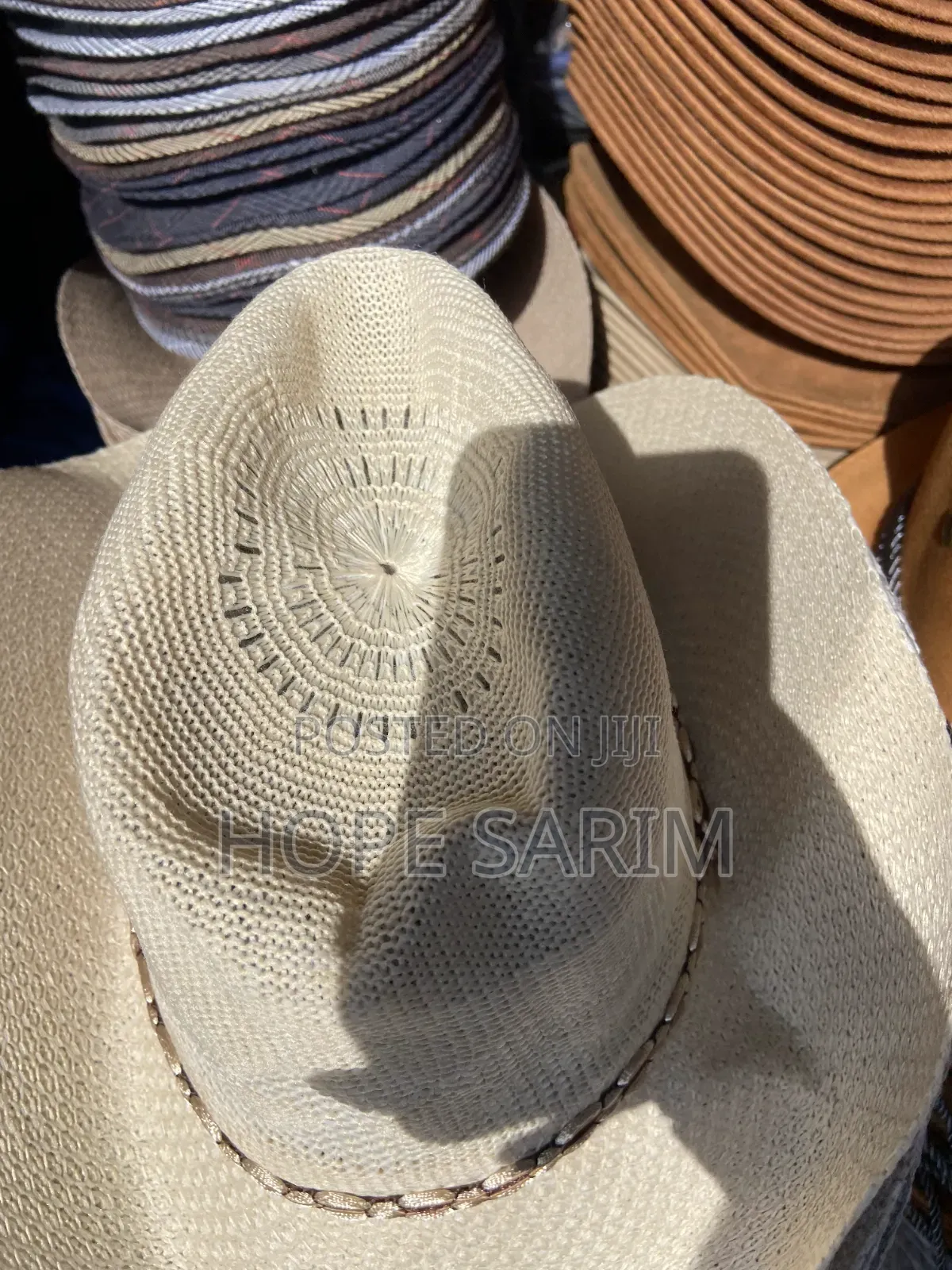 ዘመናዊ የካውቦይ ኮፍያዎች (በተለያዩ ቀለማት) –