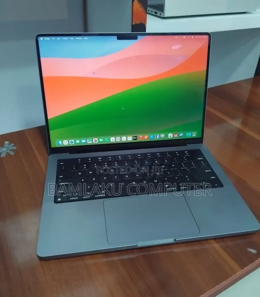 New Laptop Apple MacBook Pro 2021 M1 32GB Apple M1 Pro SSD 512GB
