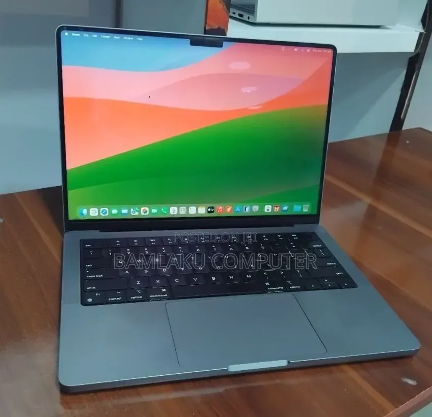 New Laptop Apple MacBook Pro 2021 M1 32GB Apple M1 Pro SSD 512GB