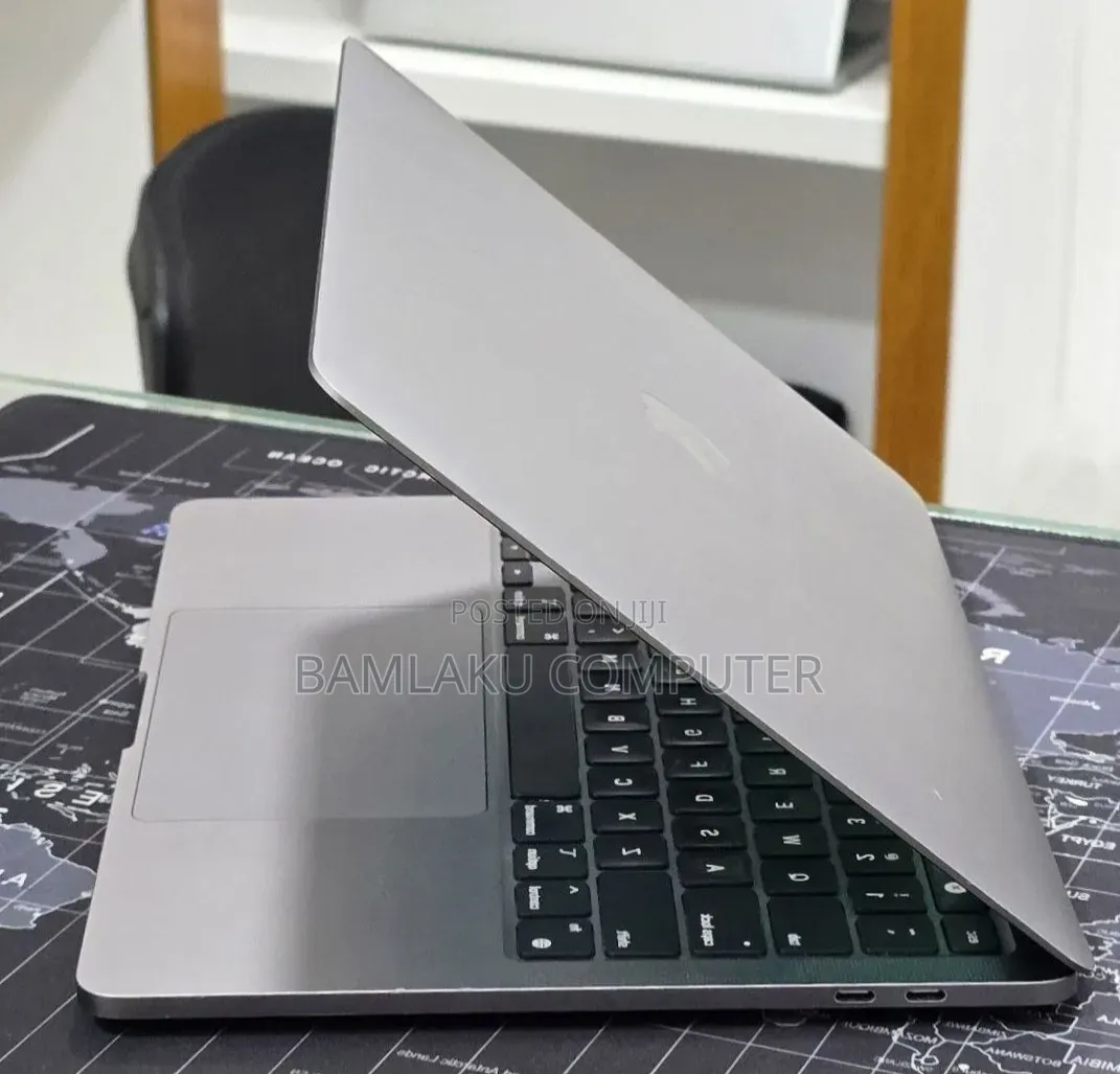 New Laptop Apple MacBook Pro 2022 M2 16GB Apple M2 SSD 256GB