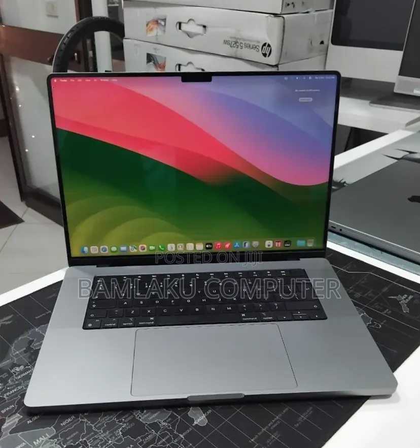 New Laptop Apple MacBook Pro 2024 M4 16GB Apple M4 Pro SSD 512GB
