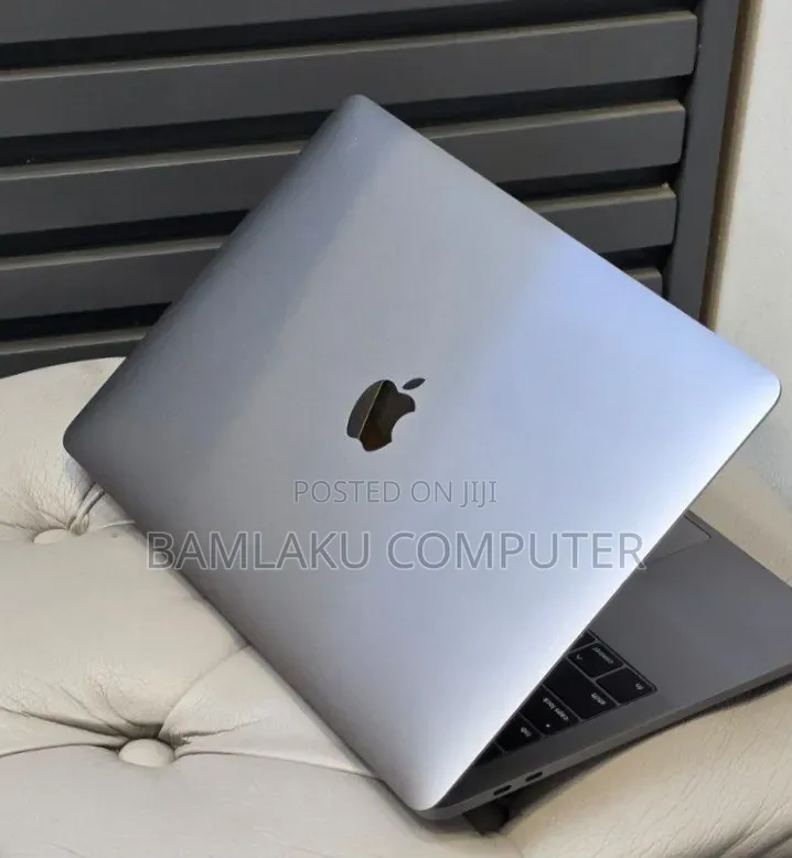 New Laptop Apple MacBook Pro 2019 16GB Intel Core i5 SSD 512GB