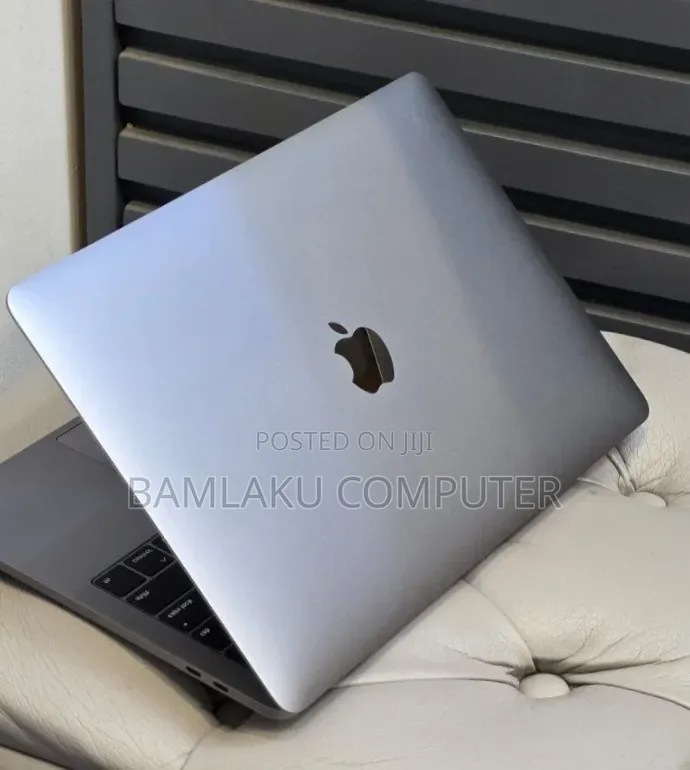 New Laptop Apple MacBook Pro 2019 16GB Intel Core i5 SSD 512GB