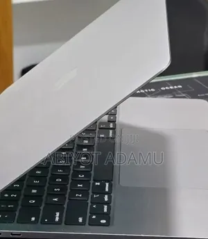 New Laptop Apple MacBook Pro 2022 M2 16GB Apple M2 SSD 256GB