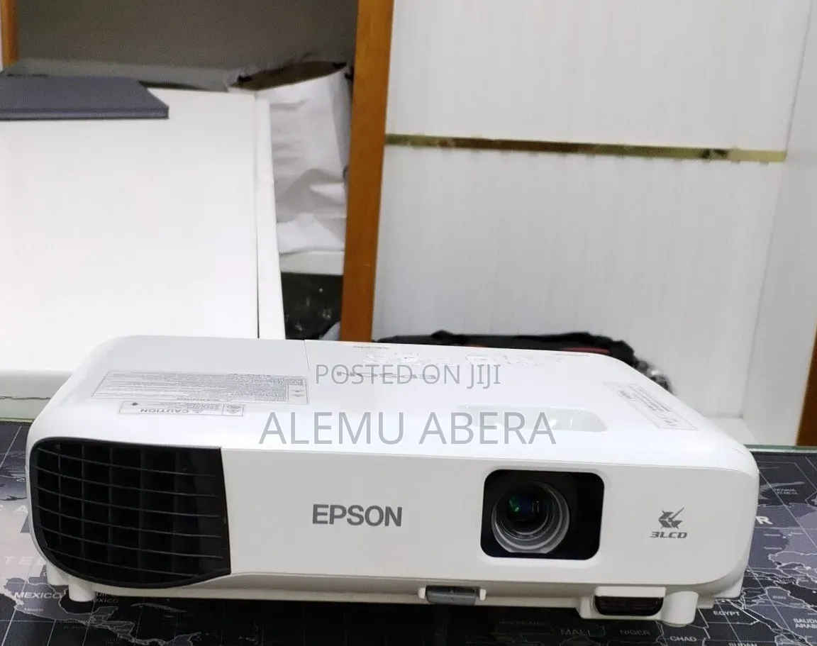 Brand New EPSON Projector With Bag ,