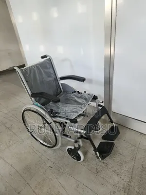Folded Wheelchair者或wheelchair兩岸wheelchair倚靠wheelchair隨即wheelchair New