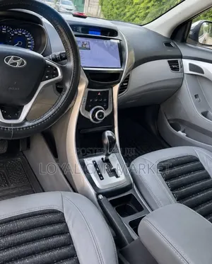 Hyundai Elantra 2012 Silver