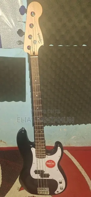 Squier Percision Bass