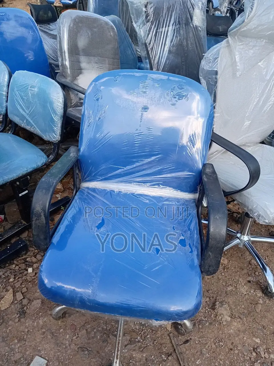 Office Chair የቢሮ ወንበሮችና ለድርጅቶች የሚሆኑ ወንበሮች በተለያዩ አይነት በብዙ አማራጮች