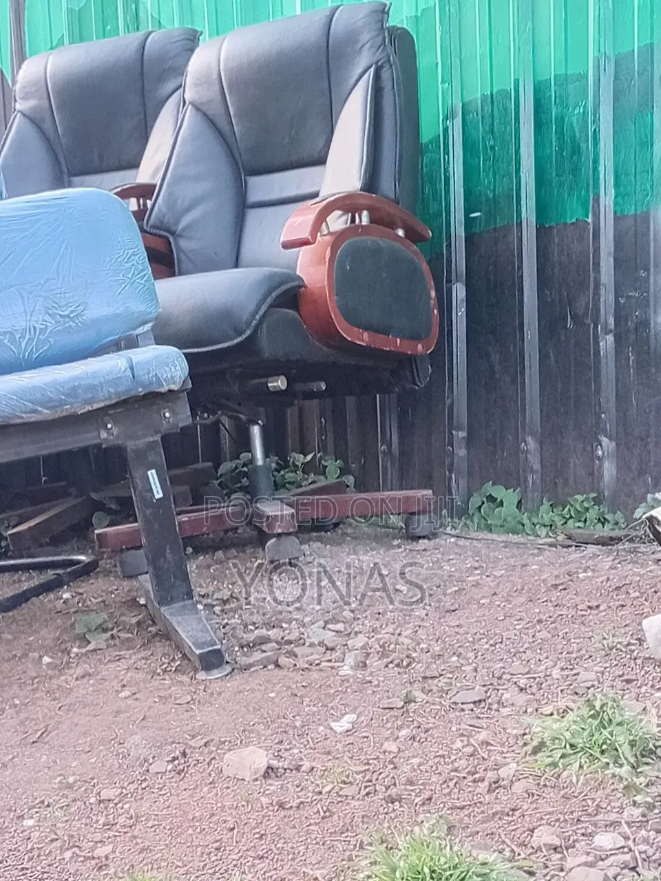 Office Chair የቢሮ ወንበሮችና ለድርጅቶች የሚሆኑ ወንበሮች በተለያዩ አይነት በብዙ አማራጮች