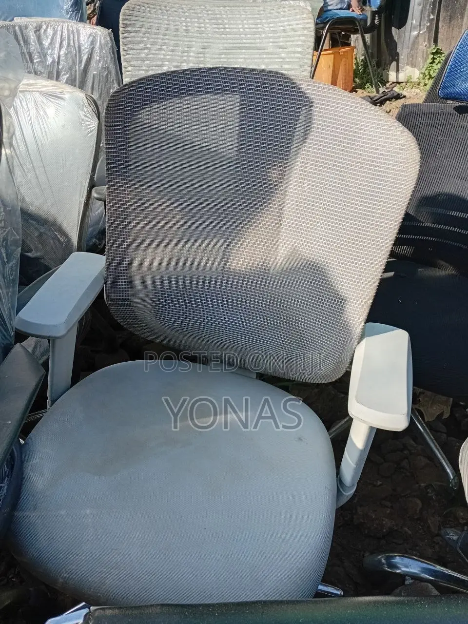 Office Chair የቢሮ ወንበሮችና ለድርጅቶች የሚሆኑ ወንበሮች በተለያዩ አይነት በብዙ አማራጮች