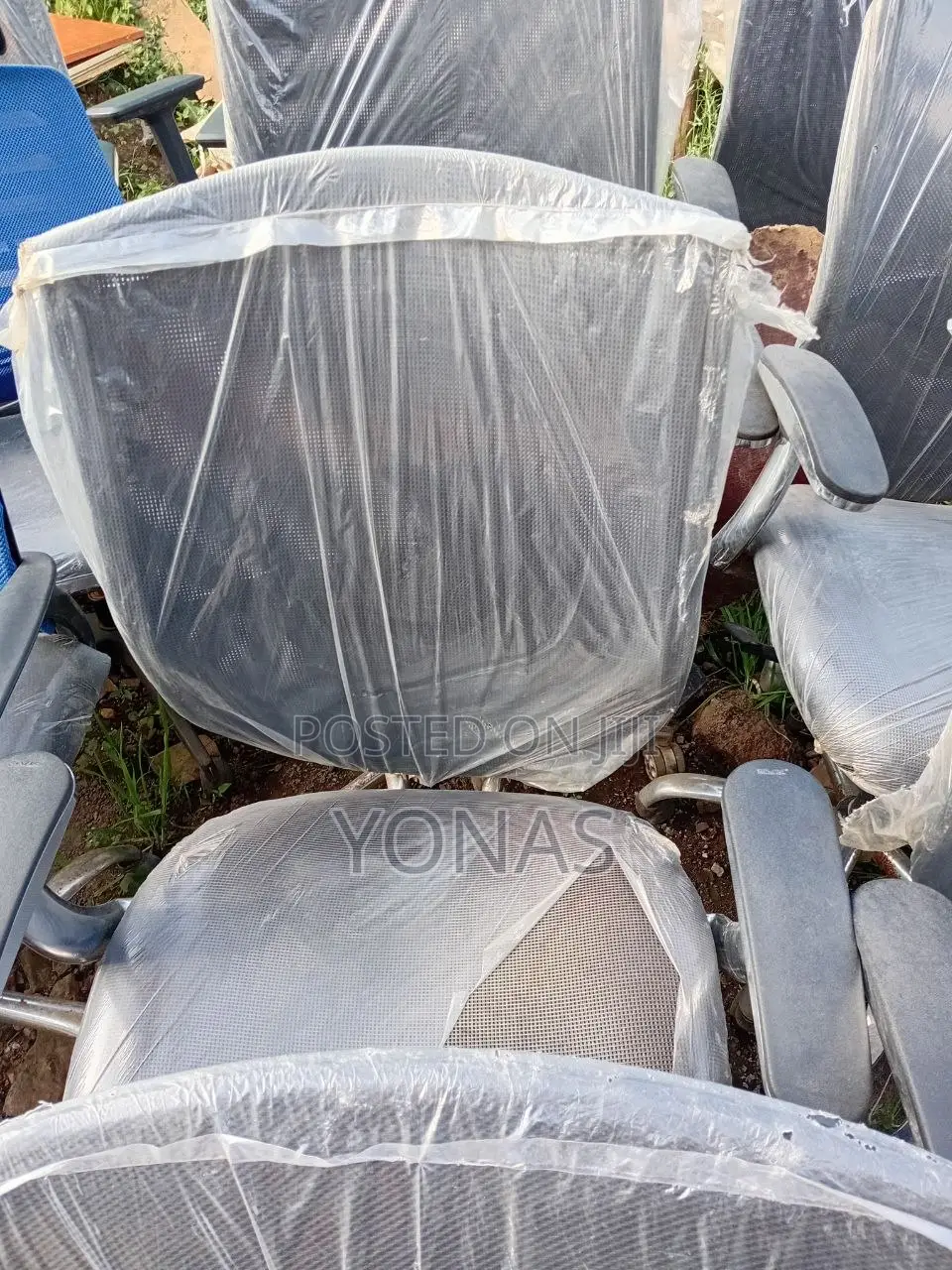 Office Chair የቢሮ ወንበሮችና ለድርጅቶች የሚሆኑ ወንበሮች በተለያዩ አይነት በብዙ አማራጮች