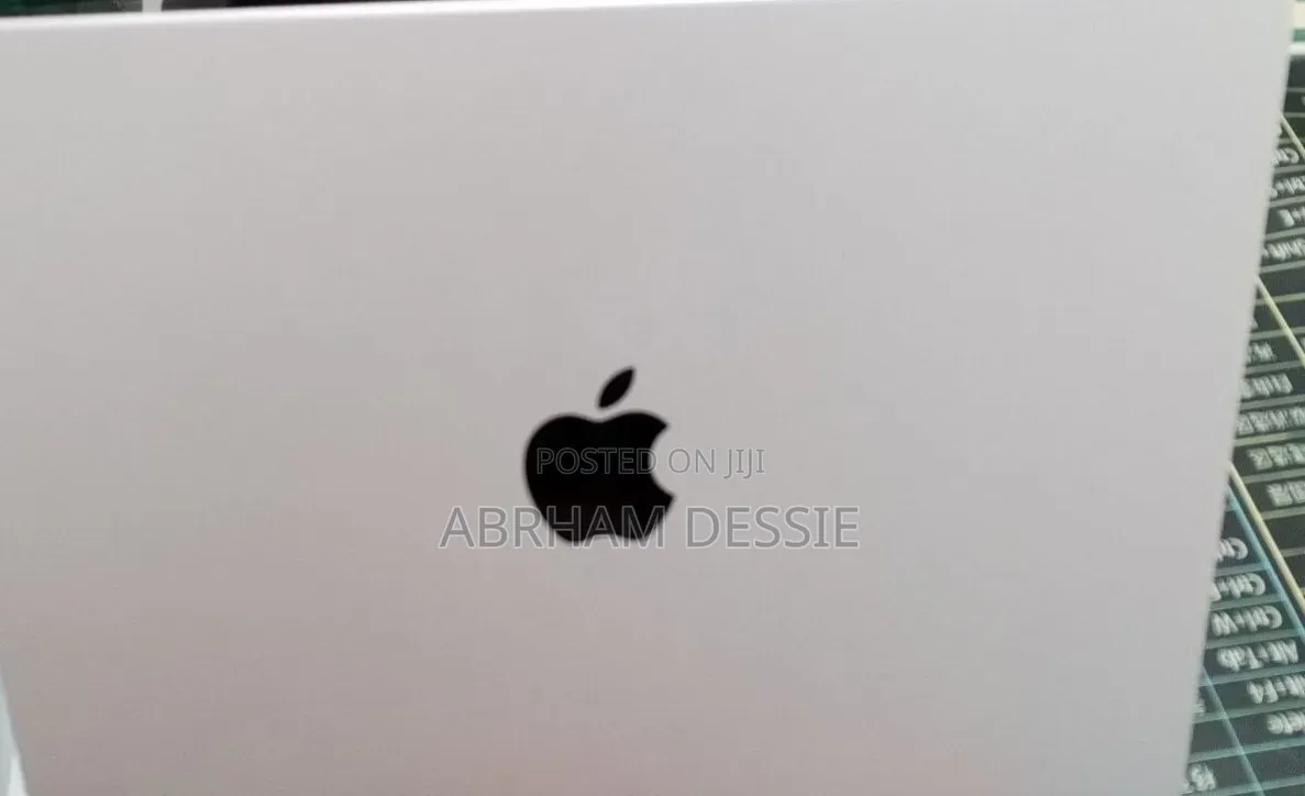 New Laptop Apple MacBook Pro 2025 M5 16GB Apple M5 SSD 512GB